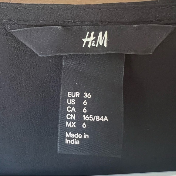 H&M Women’s Black Sheath Shift Dress V-Neck Sleeveless Size 6 LBD Cocktail Party - Picture 4 of 6